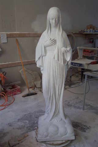 Madonnafigur in Carrara, h = 1,50 m